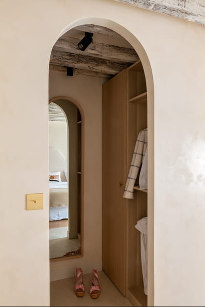 Apr&egrave;s&nbsp;: un dressing en arche c&ocirc;t&eacute; chambre
