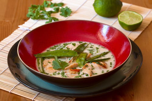 Soupe poulet coco et pois mangetout