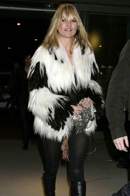 Kate Moss en fourrure noir et blanc