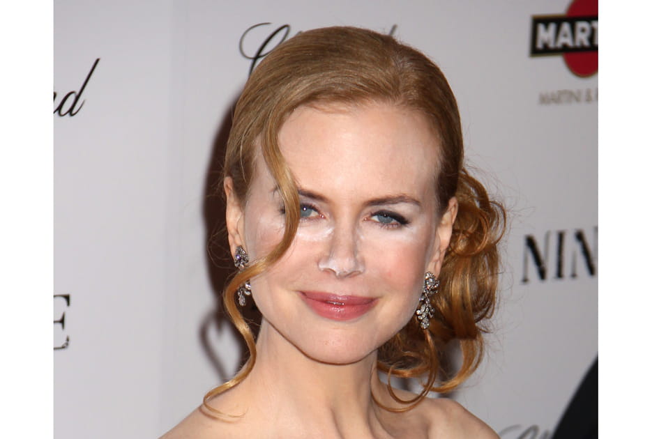 Nicole Kidman et sa poudre matifiante mal estomp&eacute;e