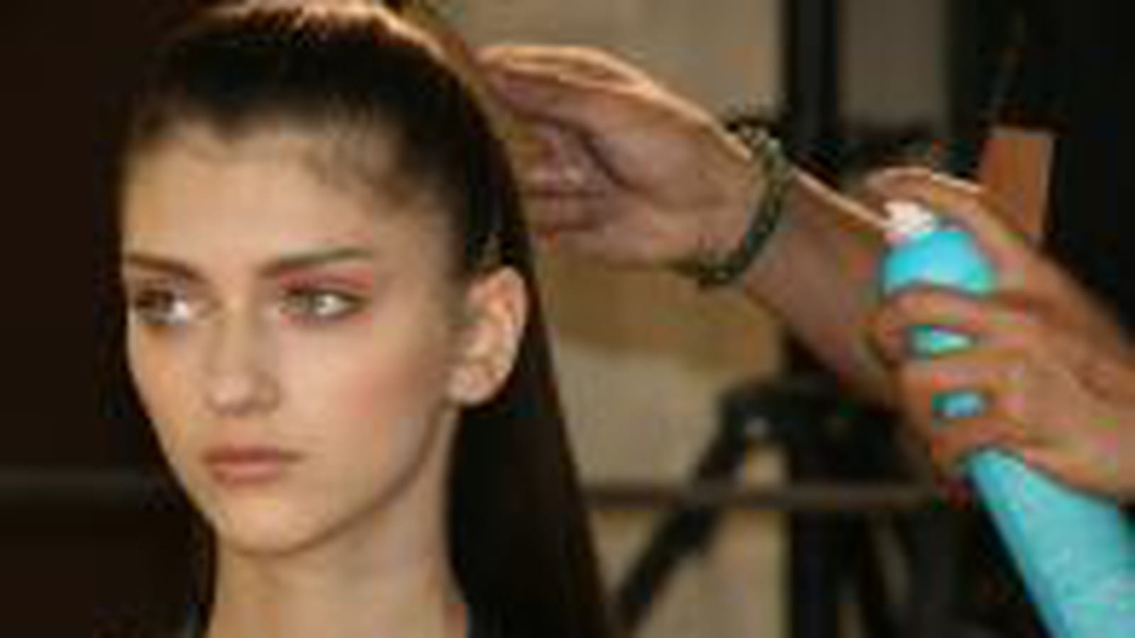 Dans les coulisses beauté du défilé automne-hiver de Christophe Josse