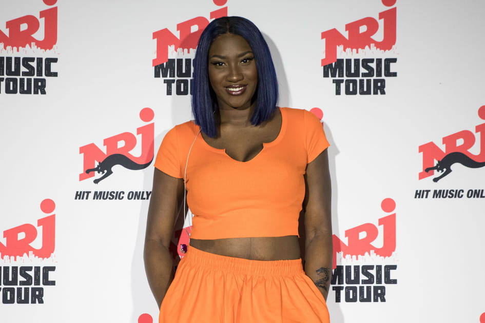 FLOP&nbsp;: Aya Nakamura et ses cheveux violets