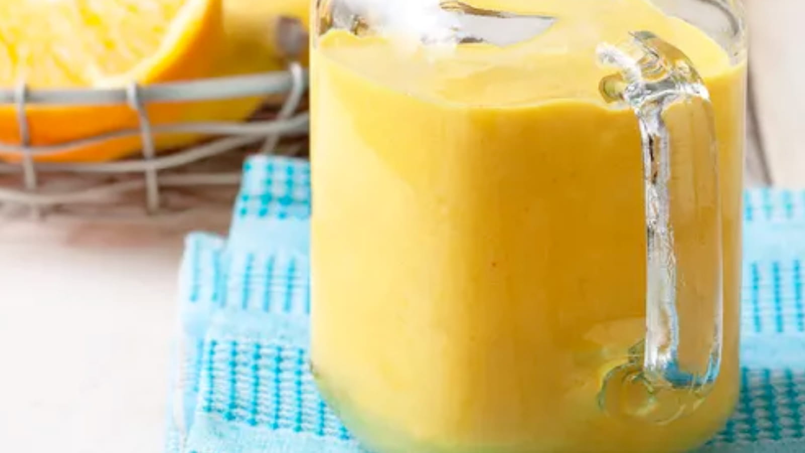 Smoothie à l’orange, à la mangue et à la banane