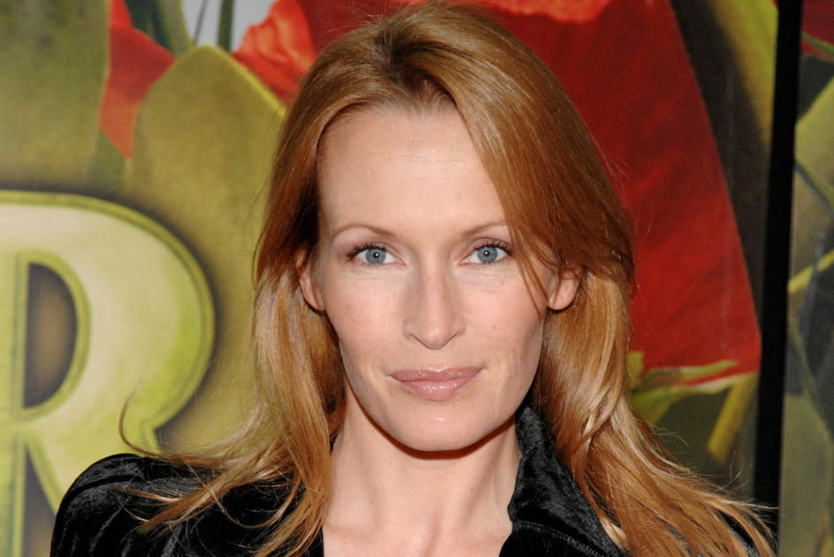 Estelle Lef&eacute;bure, captivante avec sa crini&egrave;re rousse