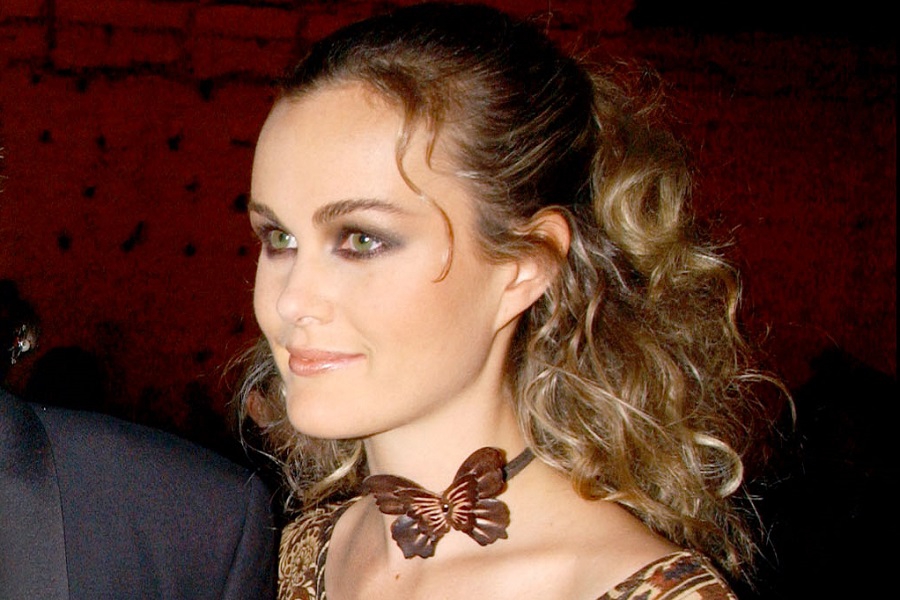 Le regard charbonneux de Laeticia Hallyday