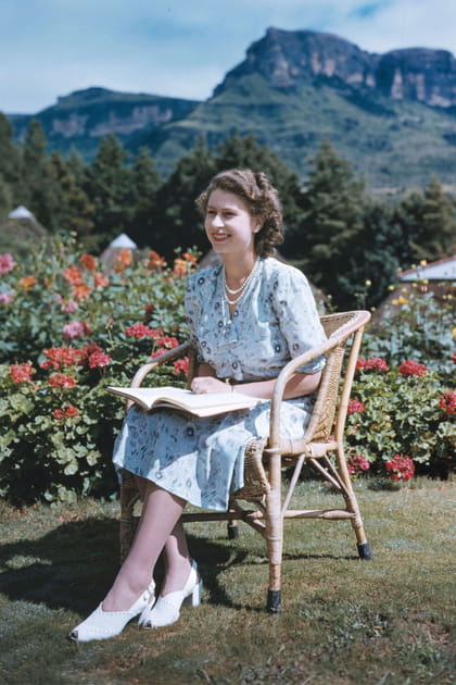 La princesse Elizabeth en robe fluide imprimée