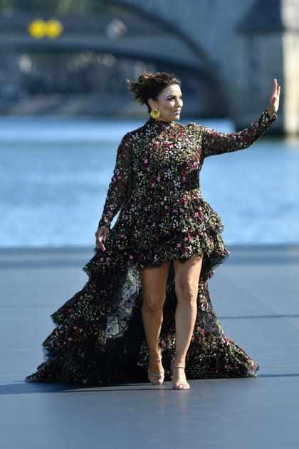 Eva Longoria sur le d&eacute;fil&eacute; L'Or&eacute;al Paris