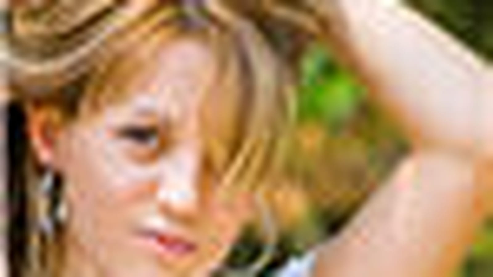 Main dans les cheveux