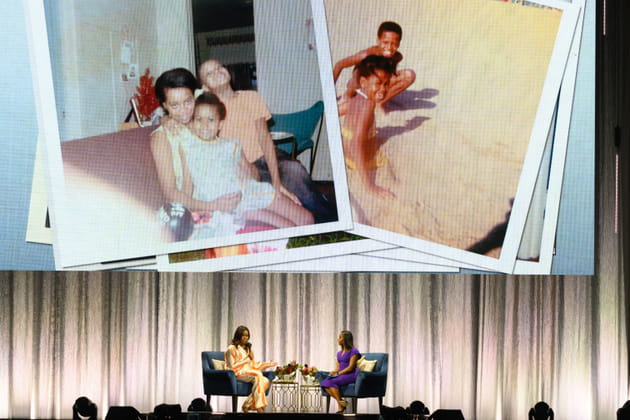 Michelle Obama projette ses photos souvenirs &agrave; l'AccorHotels Arena de Paris