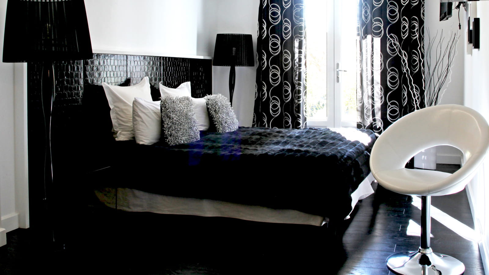 Chambre total look black and white