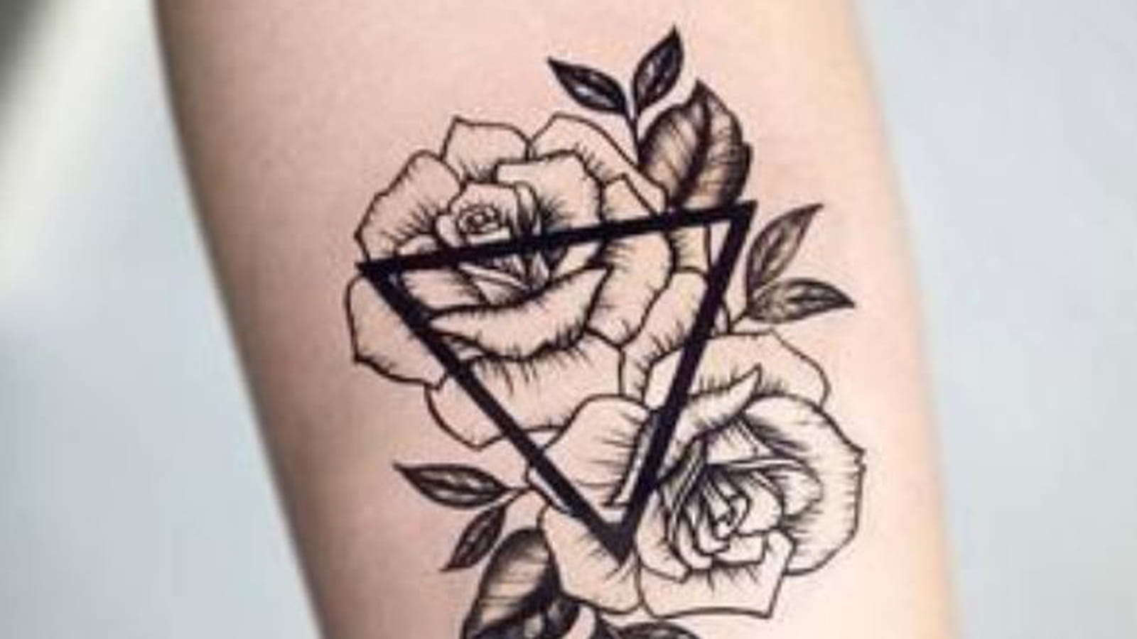 Rose et triangle
