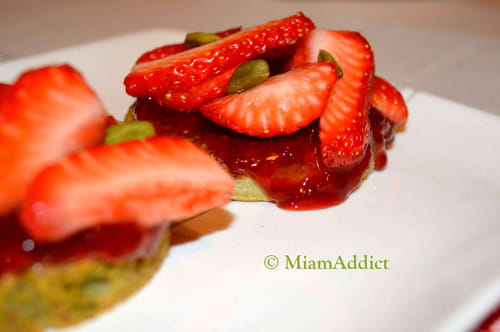 Tartelettes aux fraises, thé matcha et pistache