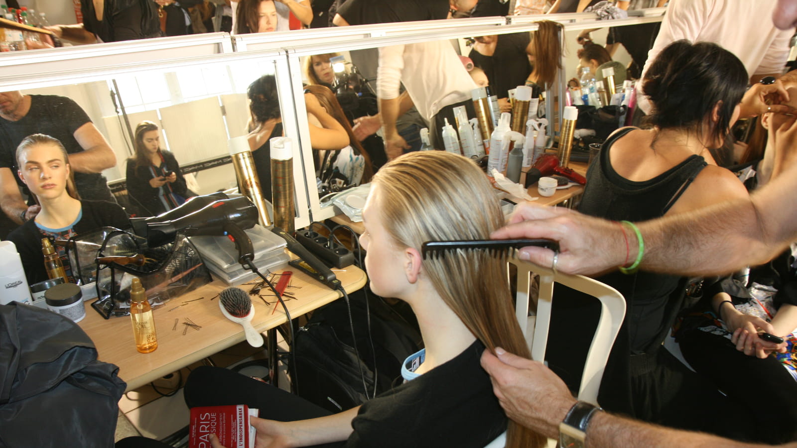 Backstage coiffure défilé Giambattista Valli : hair off your face