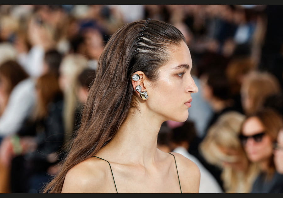 Le serre-t&ecirc;te de Givenchy