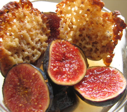 Figues au Muscat, tuiles croustillantes aux noix
