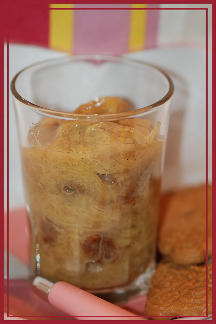 Recette de Compote de rhubarbe épicée et raisins secs