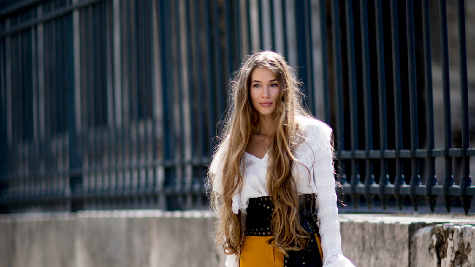 Le jaune moutarde