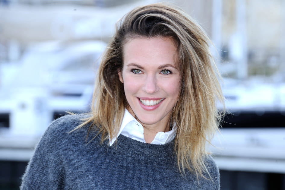 Lorie, gracieuse avec sa bouche nude