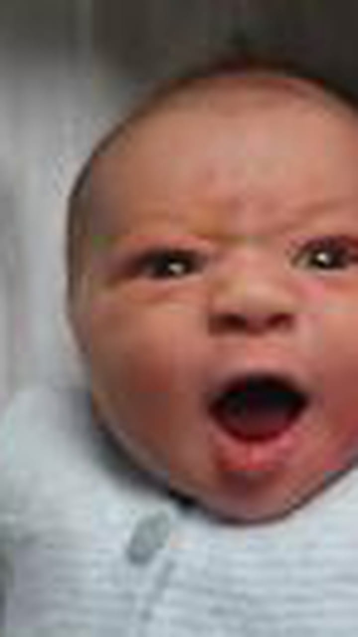 Lila Un Bebe Grimacant