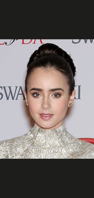 Le chignon boule de Lily Collins