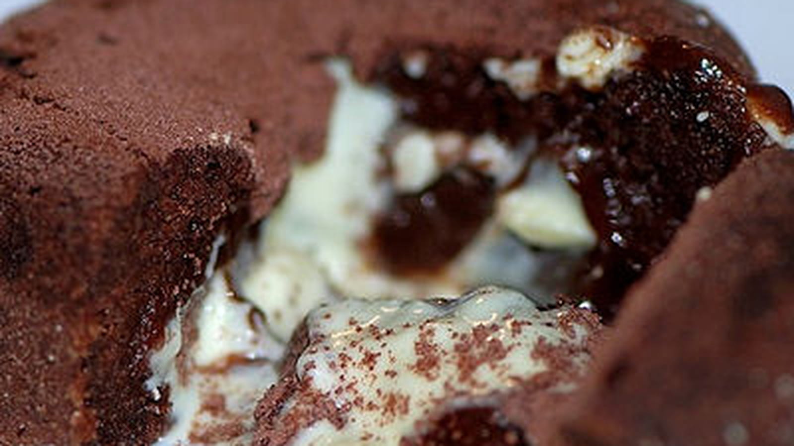 Fondant chocolat noir cœur chocolat blanc