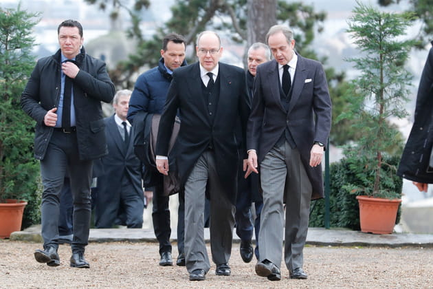 Prince Albert II de Monaco et prince Jean d'Orl&eacute;ans s'approchent de la chapelle royale