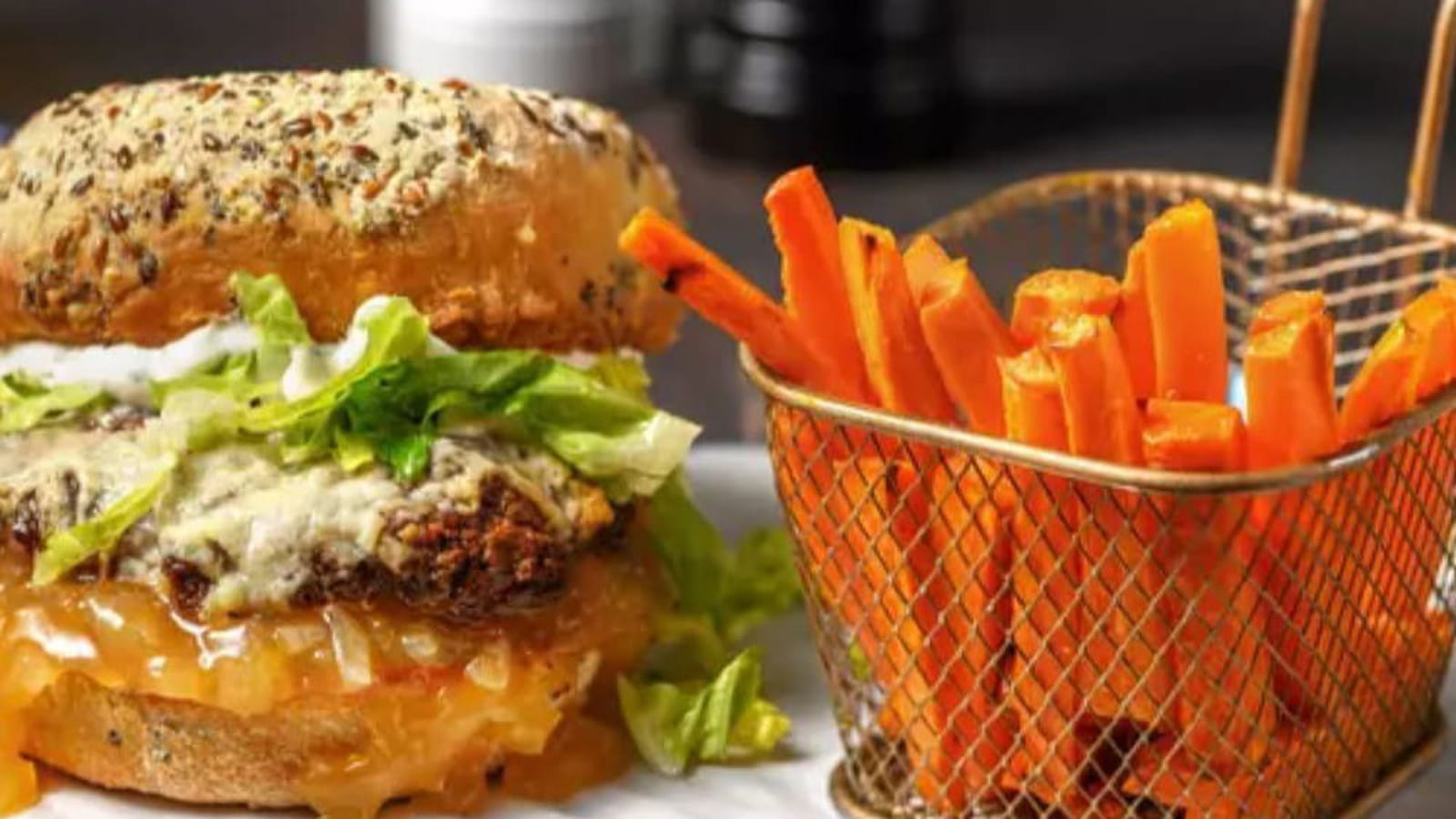 Cheeseburger au bœuf et chutney d'oignons