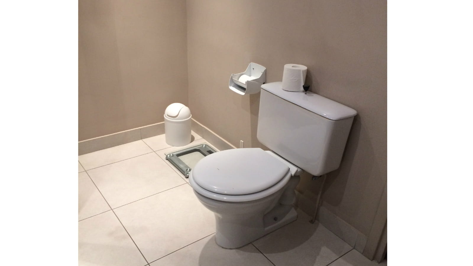 Toilettes avant