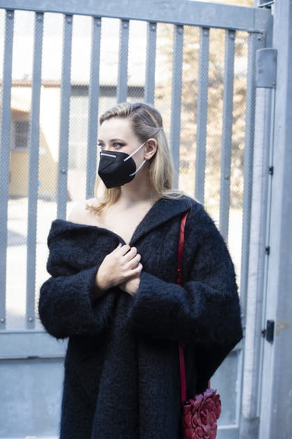 Katherine Langford au d&eacute;fil&eacute; Valentino