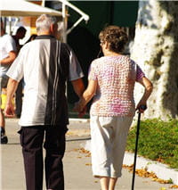 la prévalence de la maladie d'alzheimer augmente très fortement avec l'âge.