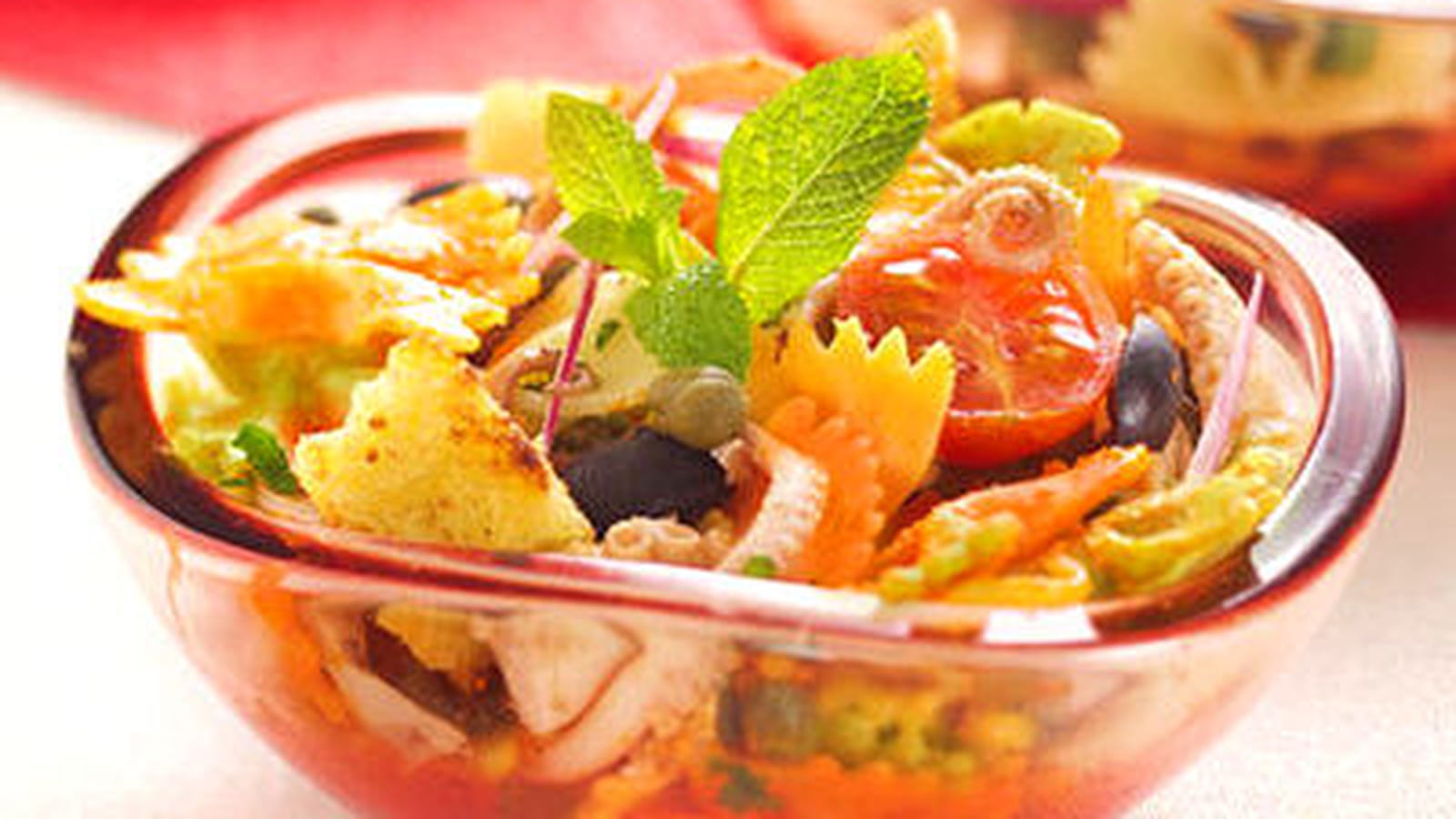Salade de Farfalle Tricolore Barilla au poulpe, sauce aux poivrons