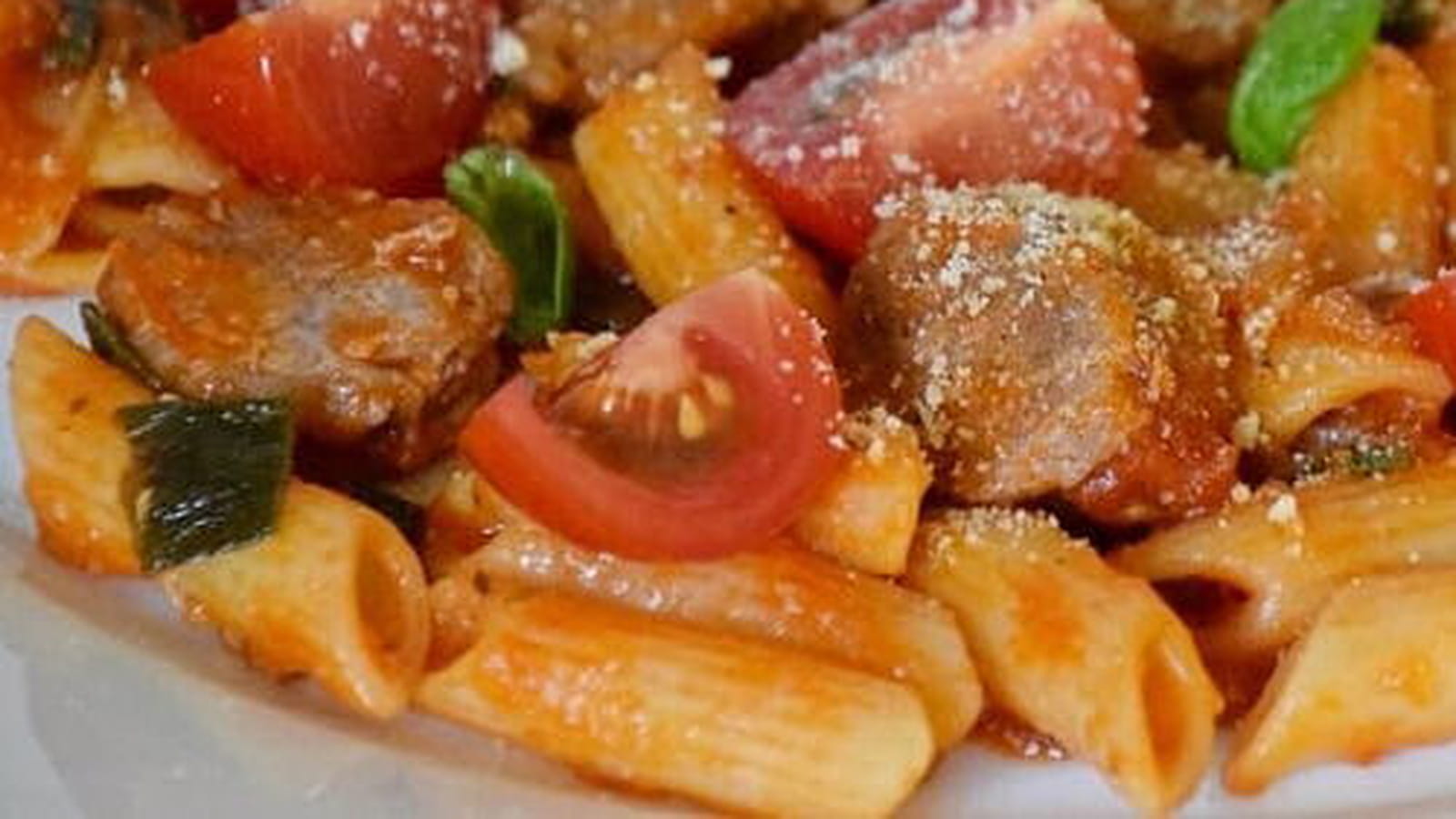Pâtes à la sauce tomate et aux saucisses