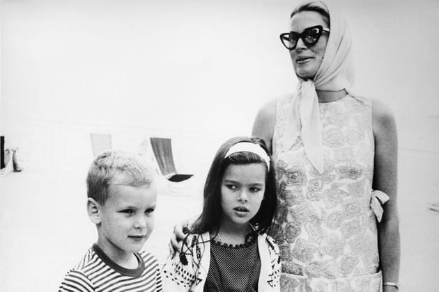 Avec son frère et sa mère, août 1964