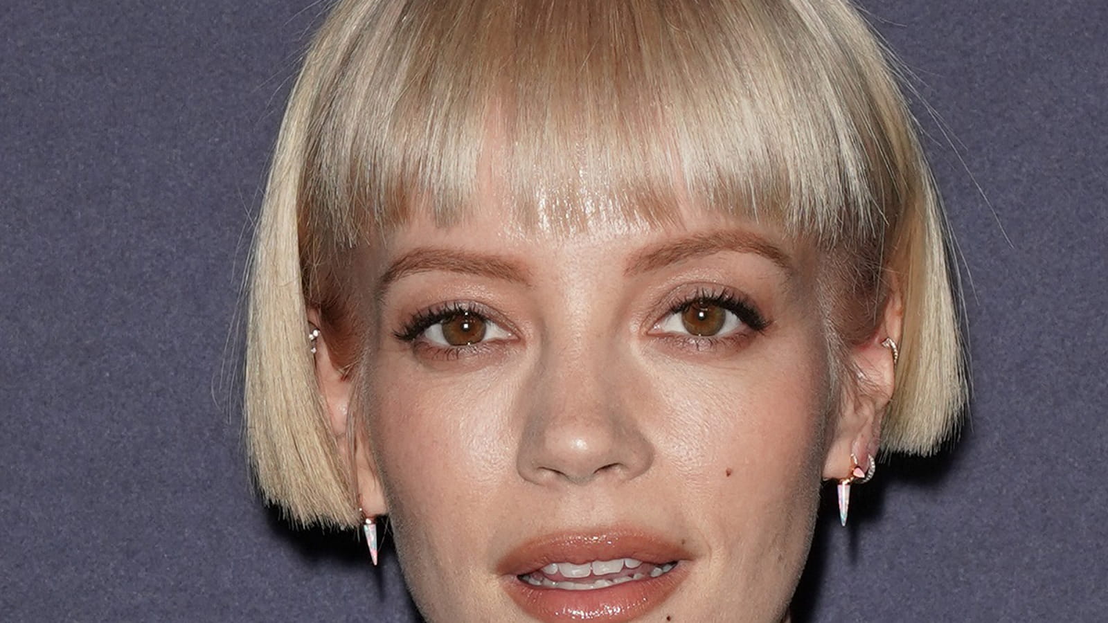 Lily Allen avec frange