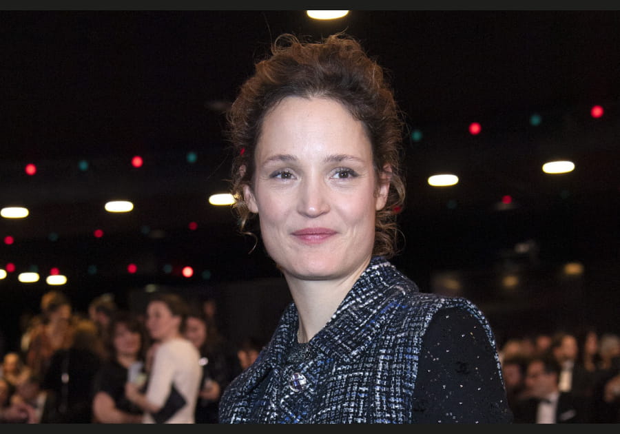 La coupe volumineuse de Vicky Krieps