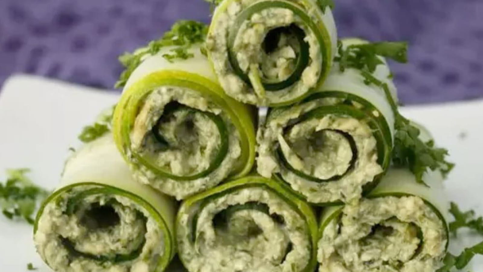 Roulés de courgette farcis au fromage de chèvre et aux noix