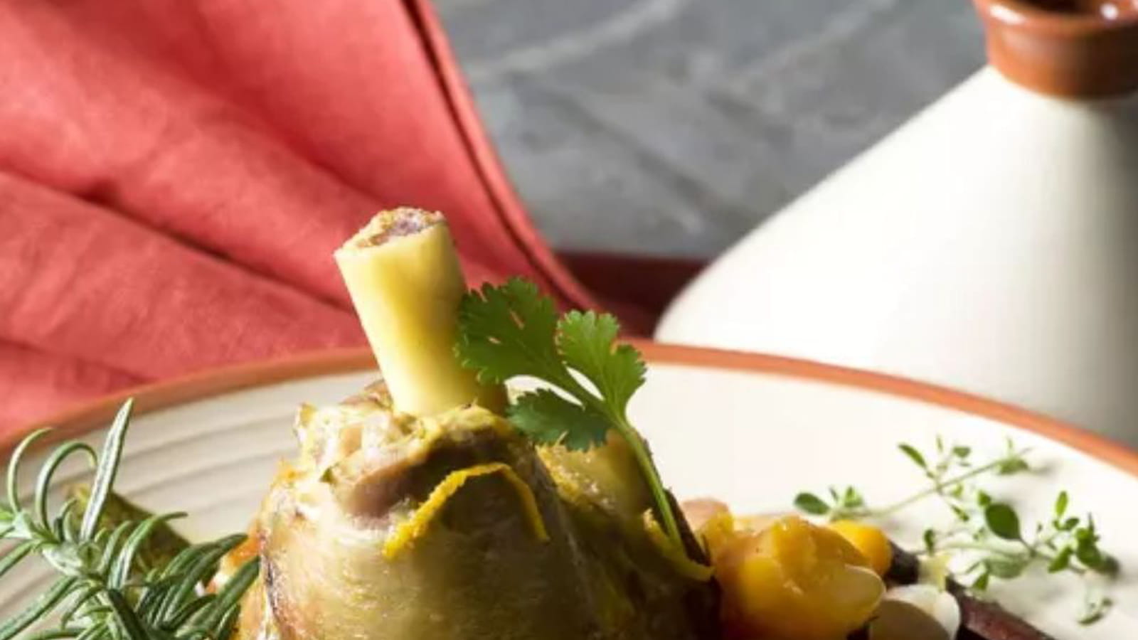Tajine d’agneau aux abricots et à l’orange