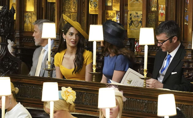 George Clooney et Amal Alamuddin, assis dans la chapelle