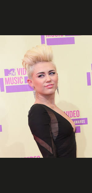 Top&nbsp;: la m&egrave;che XXL jaune de Miley Cyrus