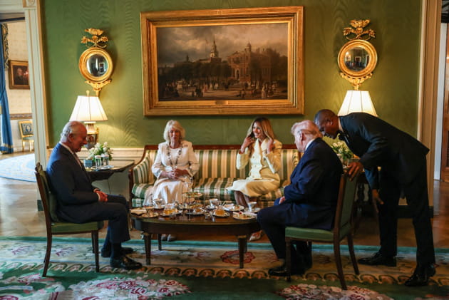 Les Trump prennent le th&eacute; avec Charles III et la reine Camilla