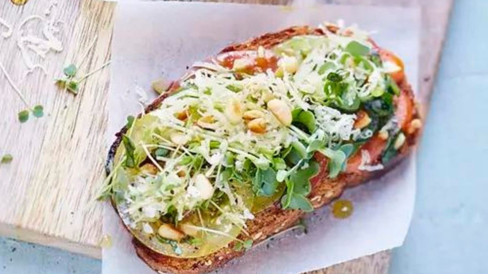 Bruschetta de tomates de saison et Emmentaler