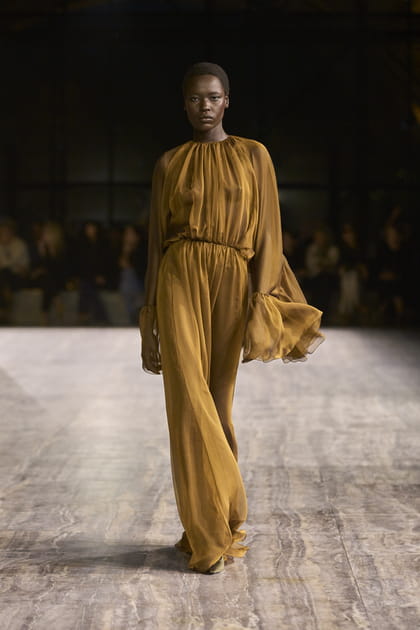 Look 45 du défilé Saint Laurent printemps-été 2024