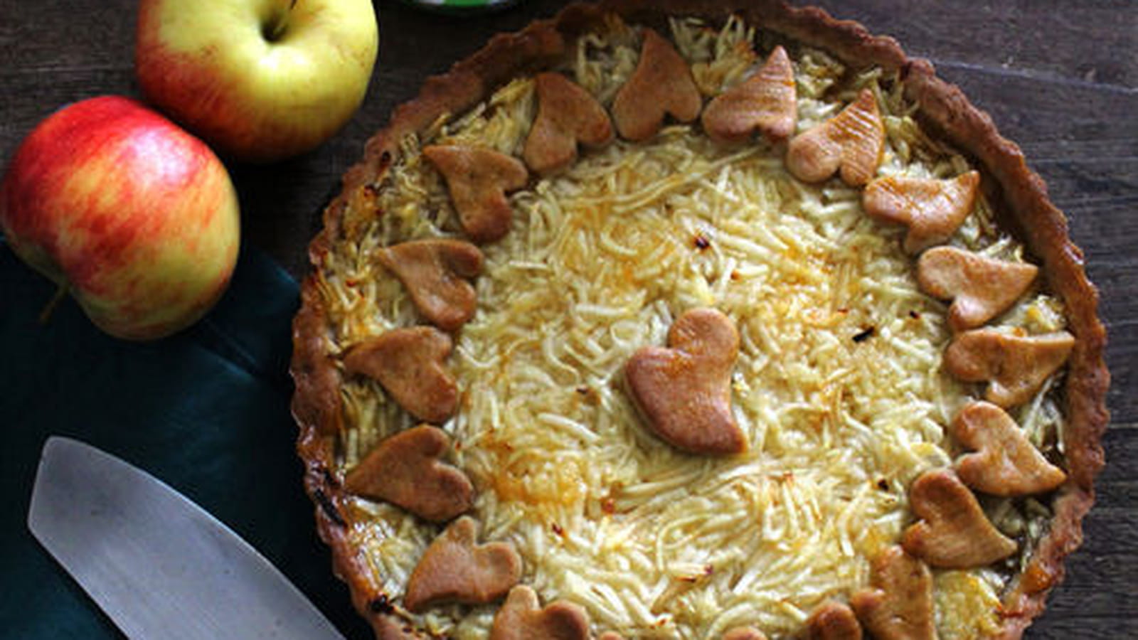 Tarte à la compote d'abricots et pommes râpées