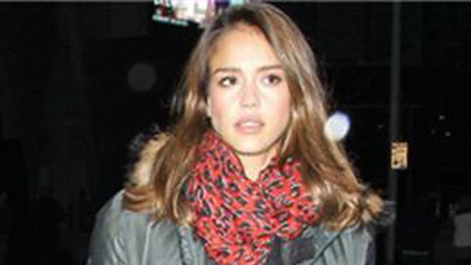 Jessica Alba et la doudoune verte