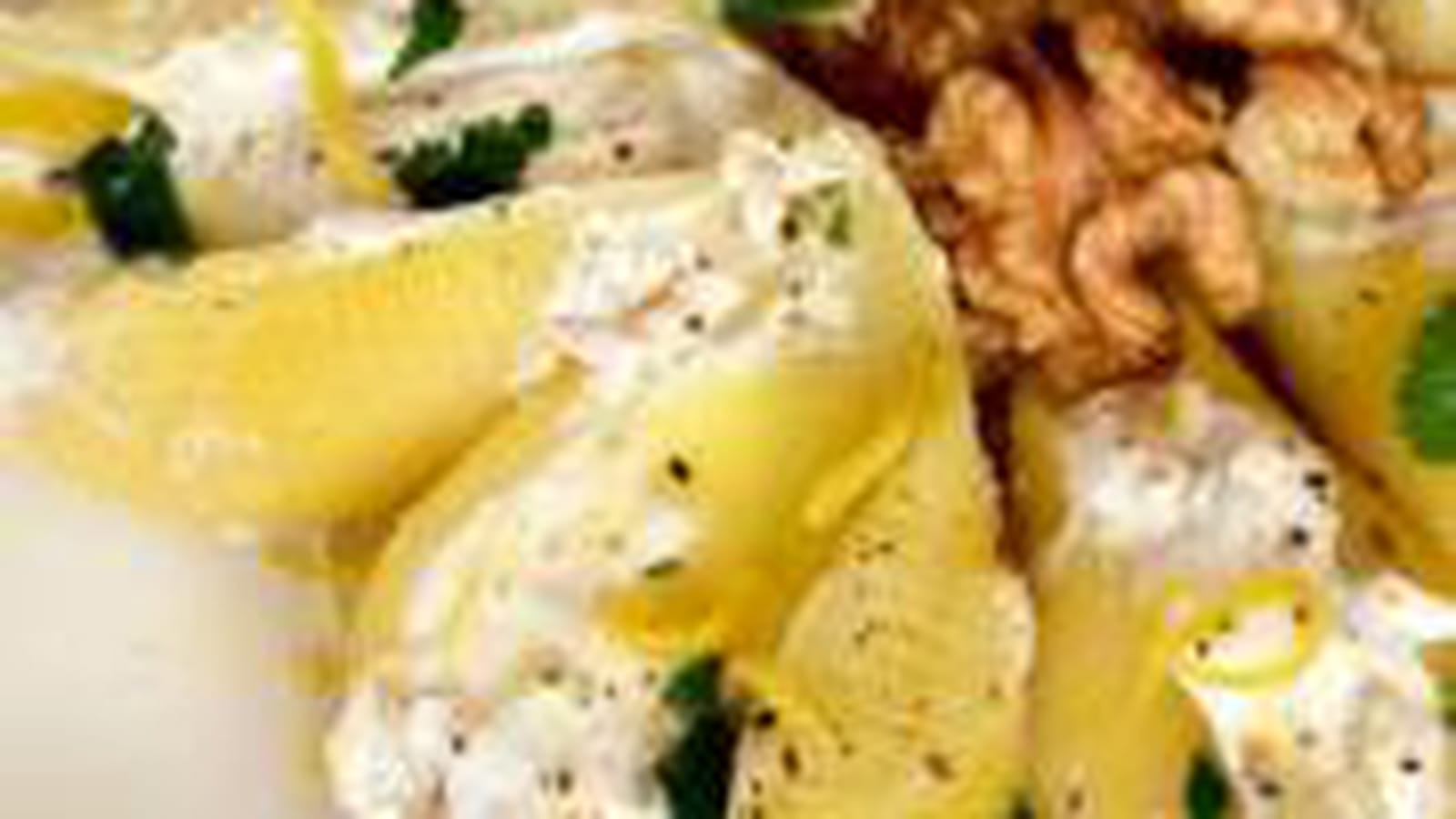 Conchiglioni farcis au chèvre et noix, sauce au beurre citronné à la coriandre