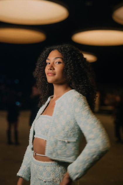 Olivia Dean au d&eacute;fil&eacute; Chanel