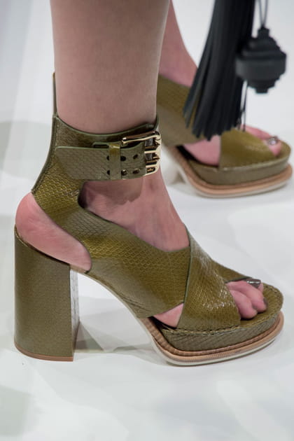 Les sandales du d&eacute;fil&eacute; Tod's