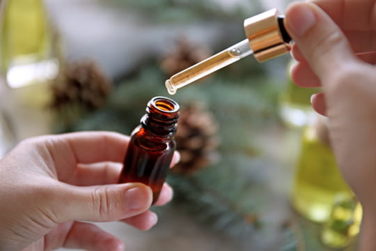 Une goutte de cette huile essentielle suffit pour soulager le mal de ventre - elle sent si bon