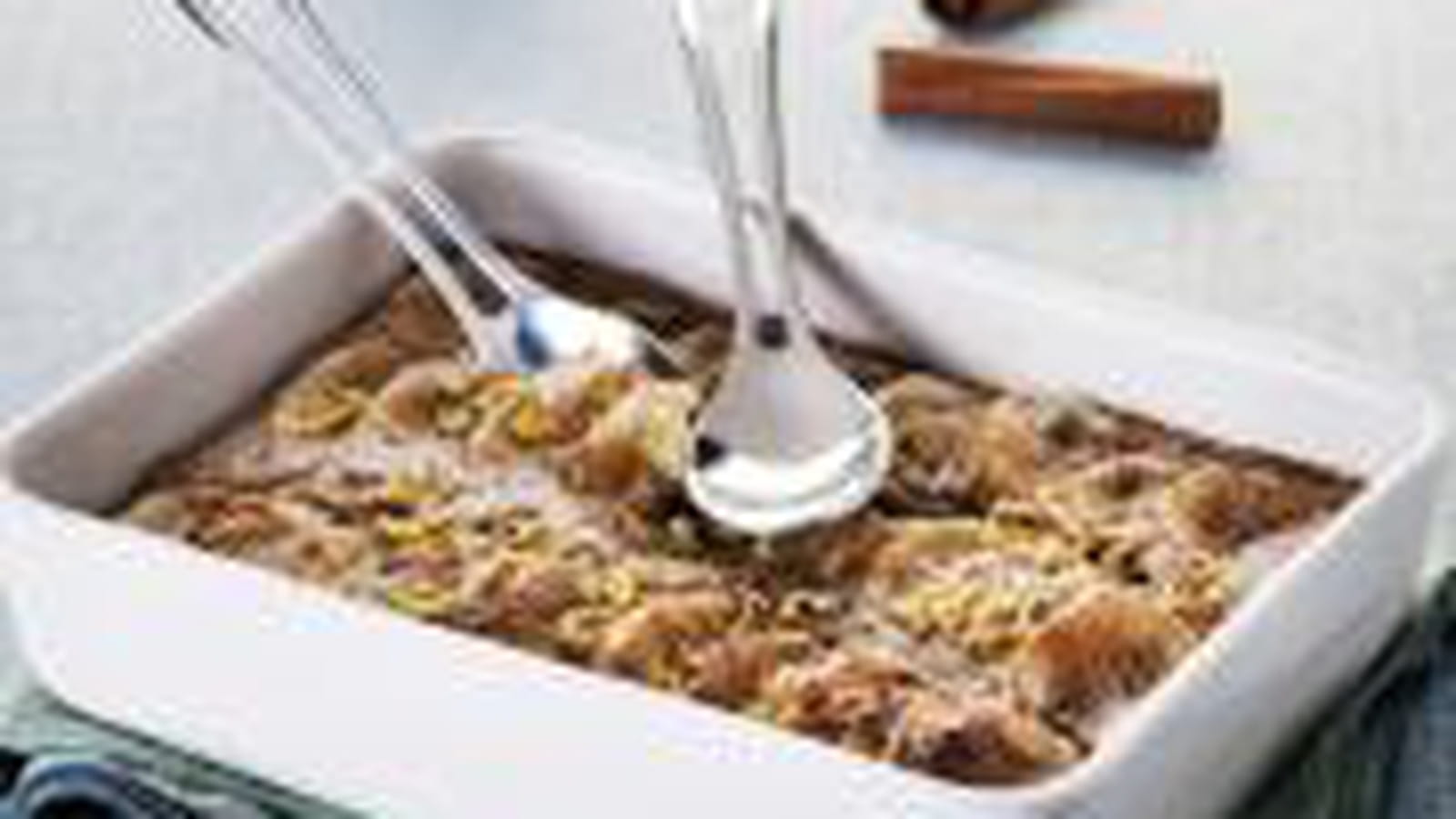 Clafoutis léger au fromage blanc, banane, cacao, citron et cannelle