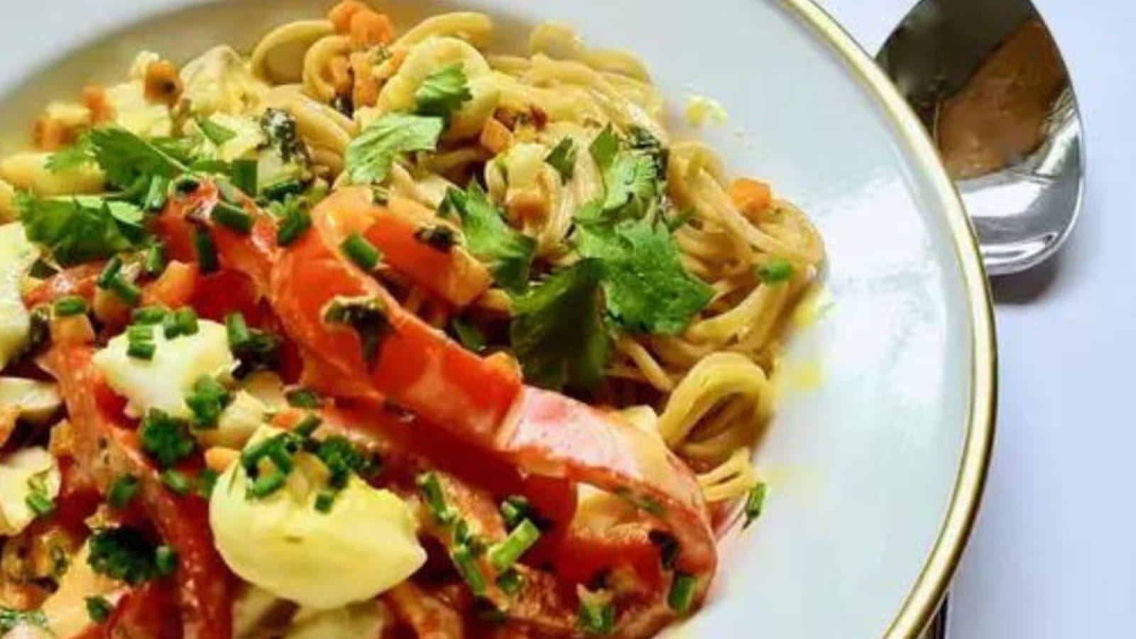 Cabillaud aux poivrons rouges, citron vert et lait de coco